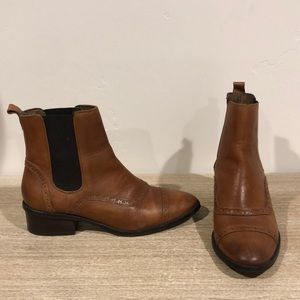 Classic Wingtip booties
